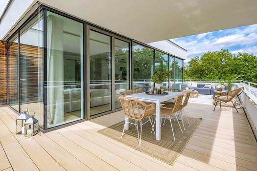 Herrlich sonnige Dachterrasse
