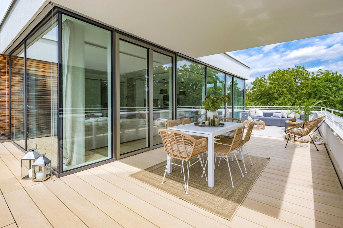 Herrlich sonnige Dachterrasse