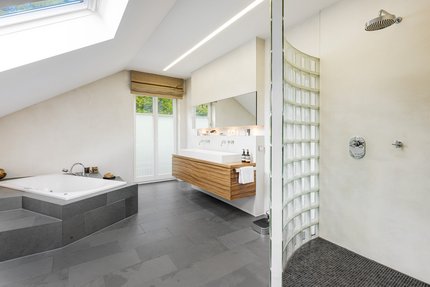 Geräumiges Masterbad