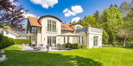 Exklusives Architekten-Haus mit Traumgarten und Einliegereinheit