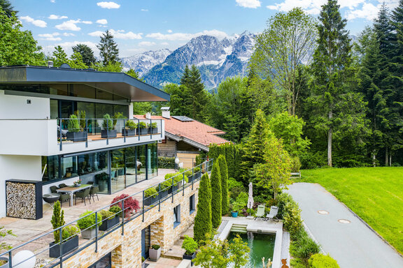 Modern living surrounded by alpine beauty