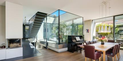 Exklusives, energieeffizientes Architektenhaus mit Glas-Atrium und flexiblem Raumangebot
