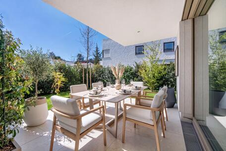 Stylish family retreat: 7-room apartment with wrap-around garden and sunny terraces