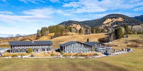 Architektur-Unikat: Ensemble aus Hotel, Restaurant und Eventhalle mit Genehmigung für 16 Premium-Chalets