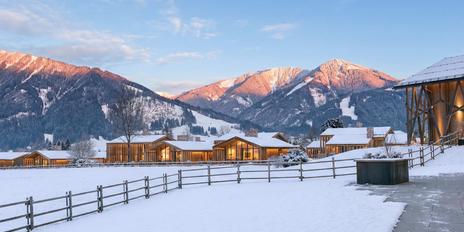 Architektur-Unikat: Ensemble aus Hotel, Restaurant und Eventhalle mit Genehmigung für 16 Premium-Chalets