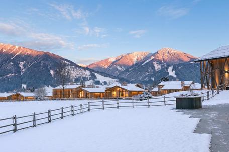 Architektur-Unikat: Ensemble aus Hotel, Restaurant und Eventhalle mit Genehmigung für 16 Premium-Chalets