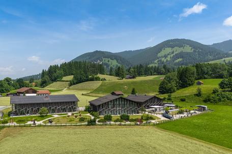 Architektur-Unikat: Ensemble aus Hotel, Restaurant und Eventhalle mit Genehmigung für 16 Premium-Chalets