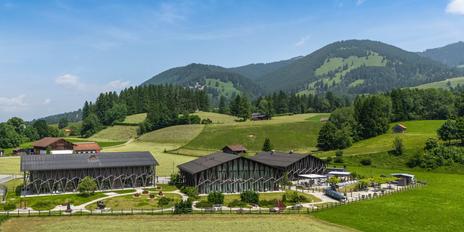 Architektur-Unikat: Ensemble aus Hotel, Restaurant und Eventhalle mit Genehmigung für 16 Premium-Chalets