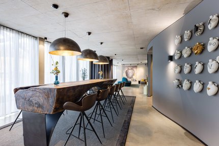 Lartor - Arrive in style