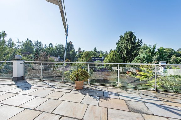 Roof terrace with large sun awning