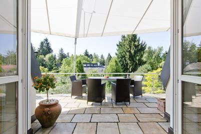 Exklusives Penthouse mit großer Süddachterrasse, Kamin und lichtem Wohnambiente