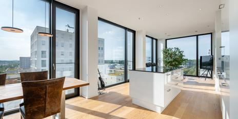 Exklusives Stadtdomizil mit Panoramablick bis zu den Alpen und Rooftop-Nutzung im Friends Tower 2