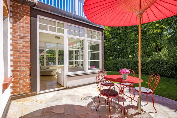 Geschützte, sonnige Terrasse