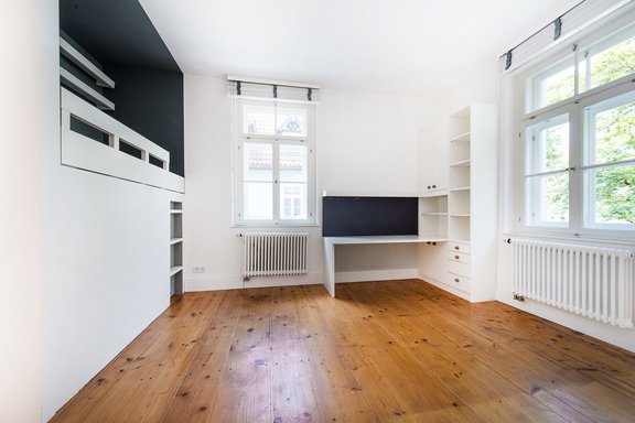 Kinderzimmer mit Schreinereinbauten