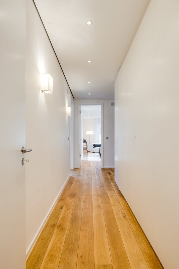 Weiße Schrankeinbauten