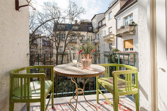 Südbalkon mit Blick in den ruhigen Innenhof