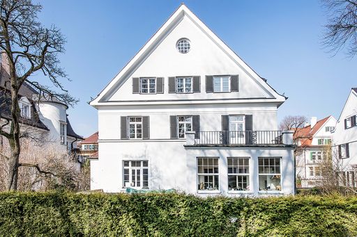 Objektvideo ansehen: Exquisite, lichterfüllte Maisonette-Wohnung mit 4 Zimmern und Galerie in prächtigem Anwesen