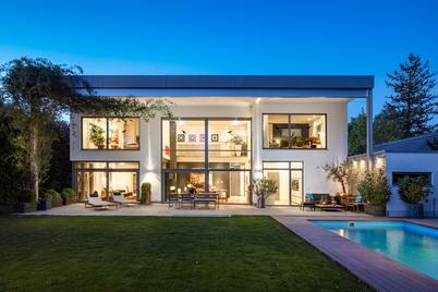 Exquisites Architektenhaus mit Pool in Villenlage
