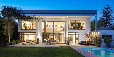 Exquisites Architektenhaus mit Pool in Villenlage
