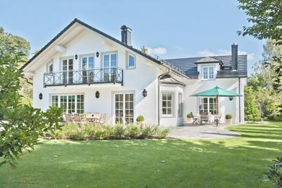 Exzellent ausgestattete Villa mit besonders schönem Wohnambiente und herrlichem Südwestgarten