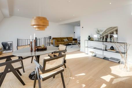Toplage Lehel: Modernisierte Dachgeschoss-Maisonette-Wohnung mit Westloggia