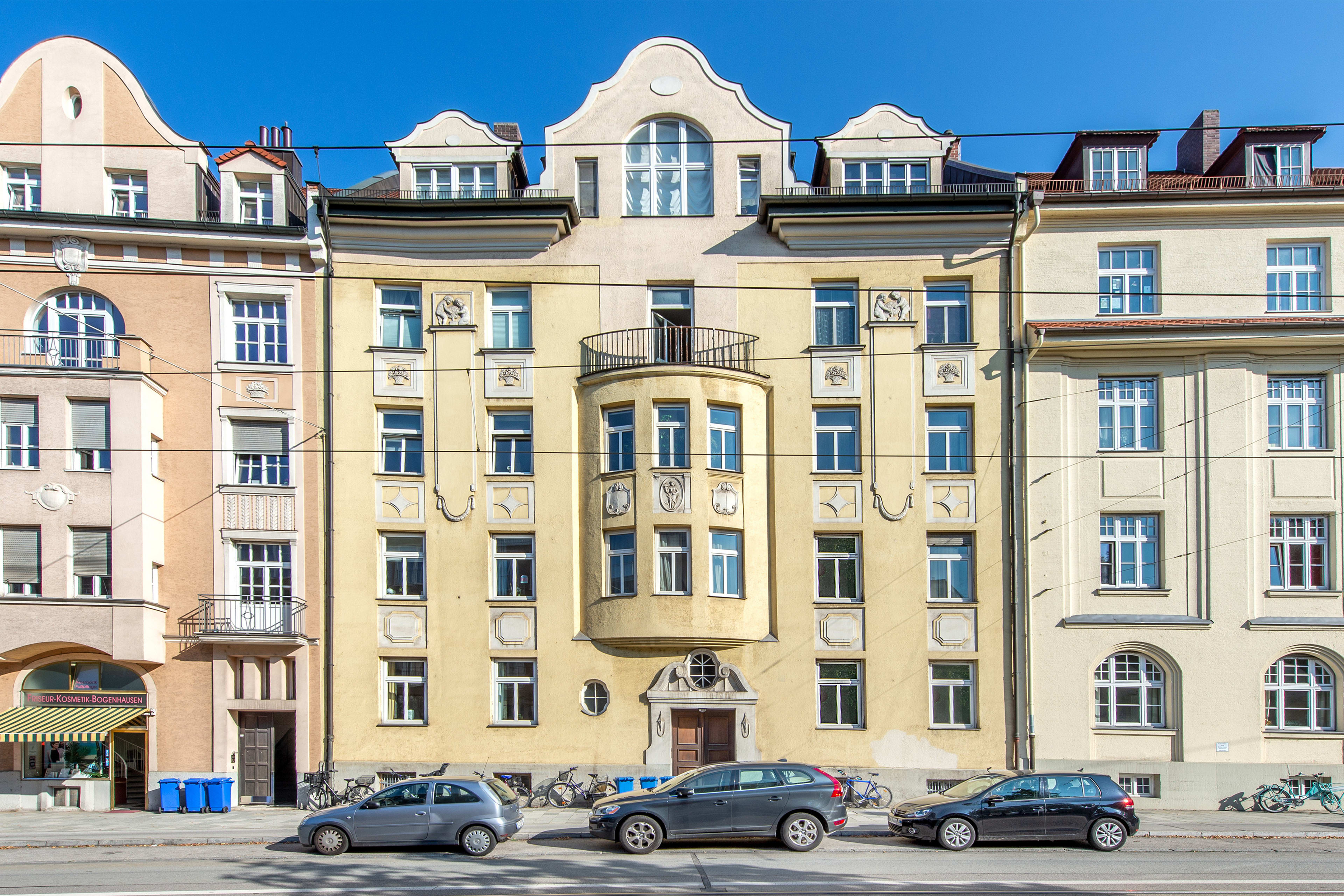 Exzellent modernisierte Jugendstil-Wohnung mit 3 Zimmern und Balkon im