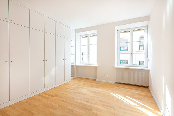 Schlafzimmer mit Einbauten