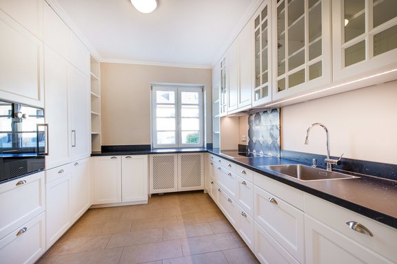 High quality fitted kitchen