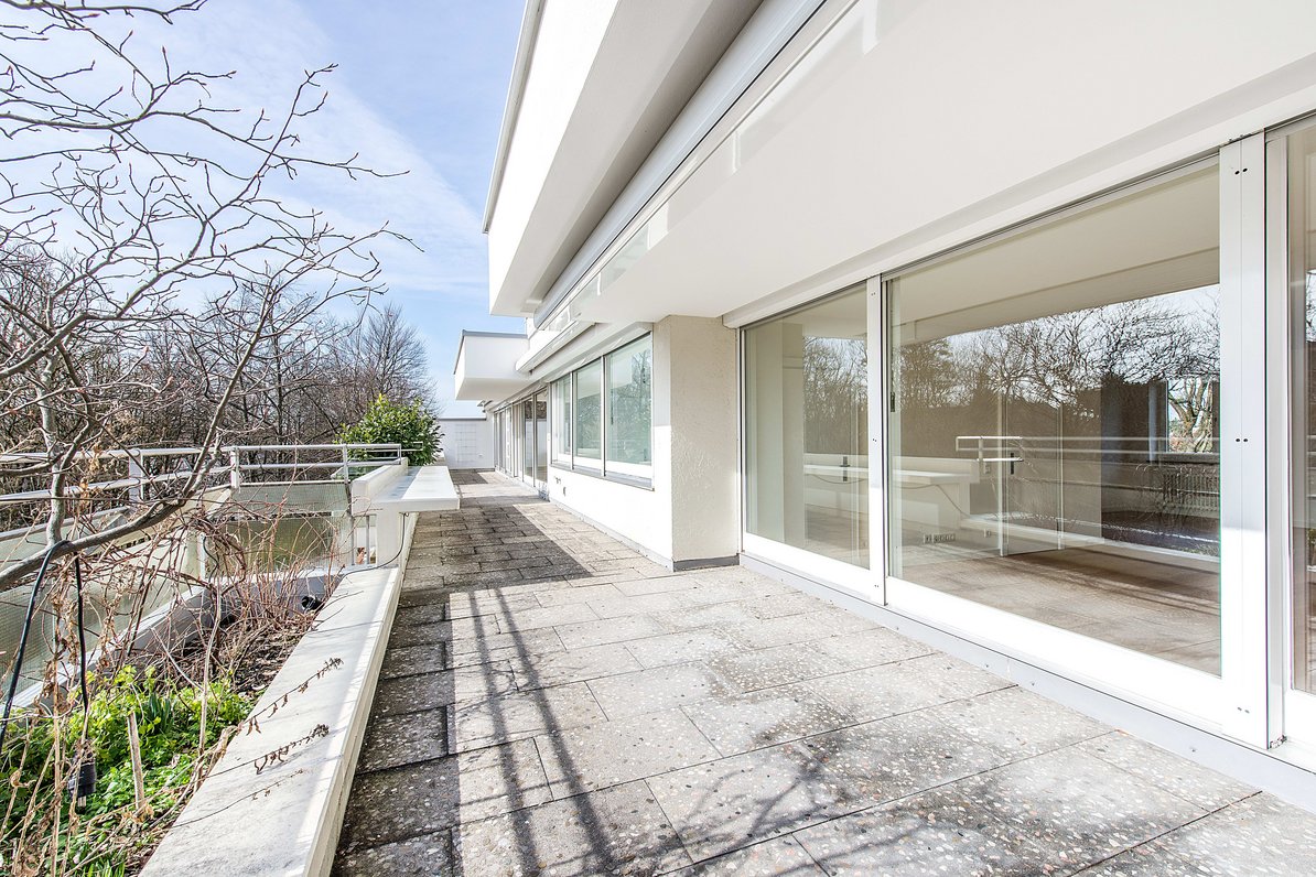 Nach Süden ausgerichtete Dachterrasse