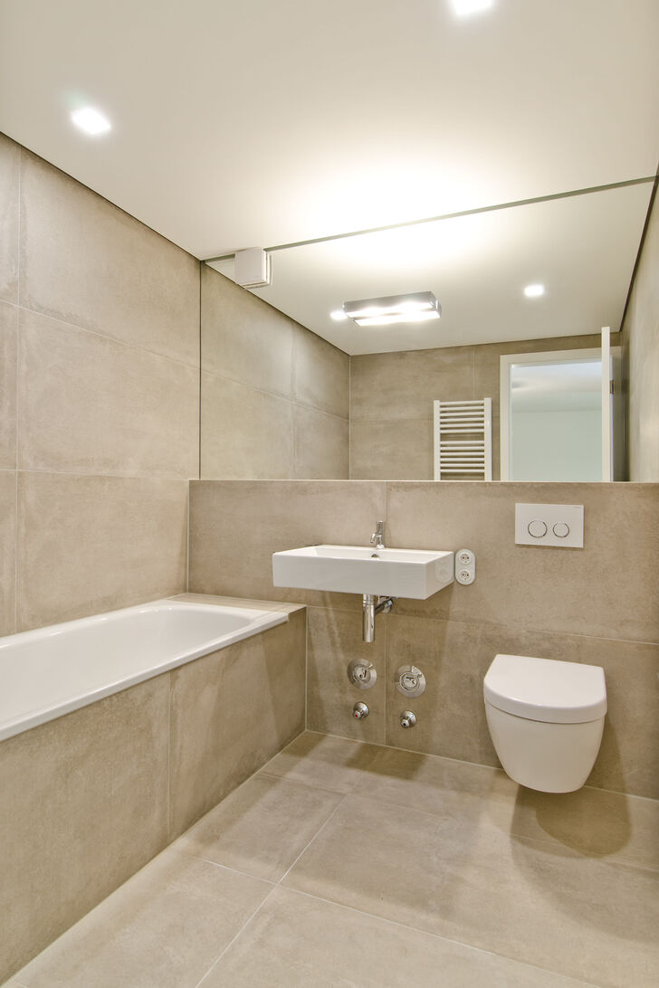 Modernes Badezimmer