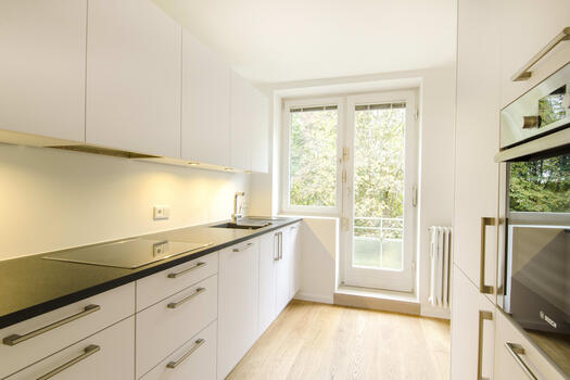 Modern kitchen with small seating area
