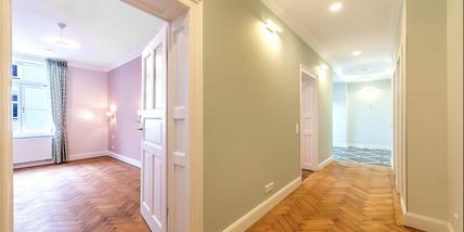 Exzellent sanierte 3-Zimmer-Altbauwohnung mit Balkon