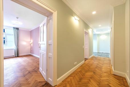 Exzellent sanierte 3-Zimmer-Altbauwohnung mit Balkon