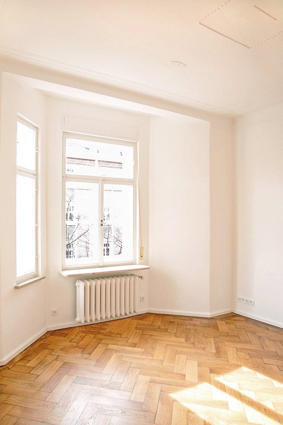 Room with bay window