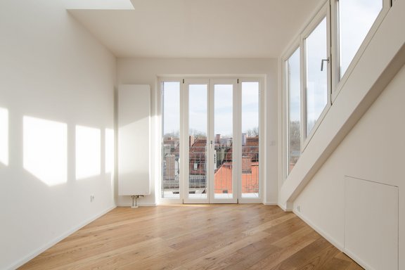 Light-filled work area with balcony access