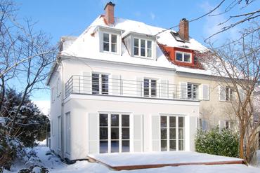 Excellent renovated semi-detached house from 1937 with high quality equipment