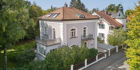 Exzellent sanierte Familien-Villa mit parkähnlichem Traumgarten