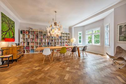 Excellently renovated Art Nouveau bunkhouse with old building details and two balconies