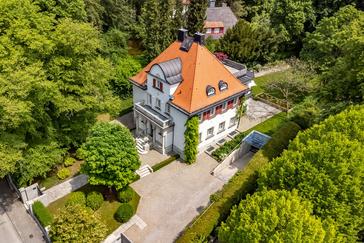 Exzellent sanierte Villa von 1924 mit einmaligem Charme am Isarhochufer