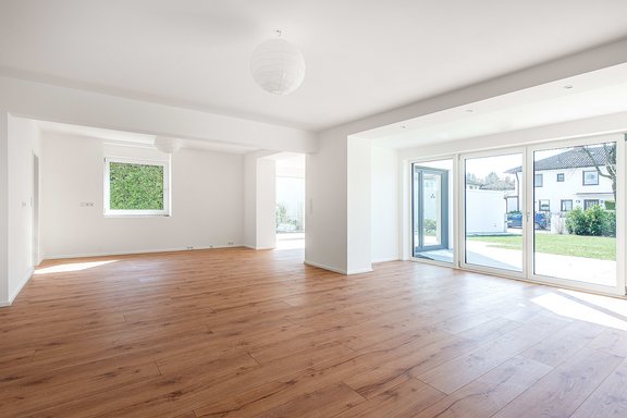 Living area with view to the kitchen
