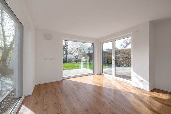 Lichterfüllter Essbereich