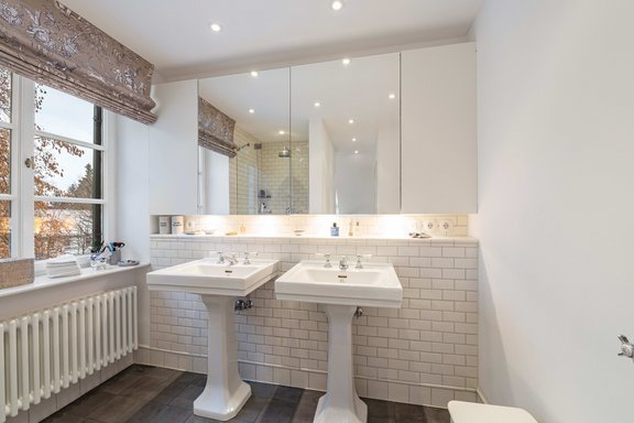 Master-Duschbad im DG