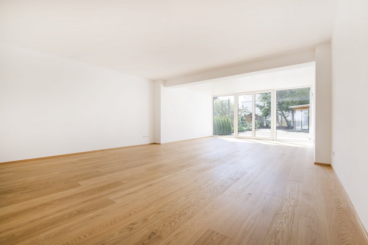 Spacious living and dining area
