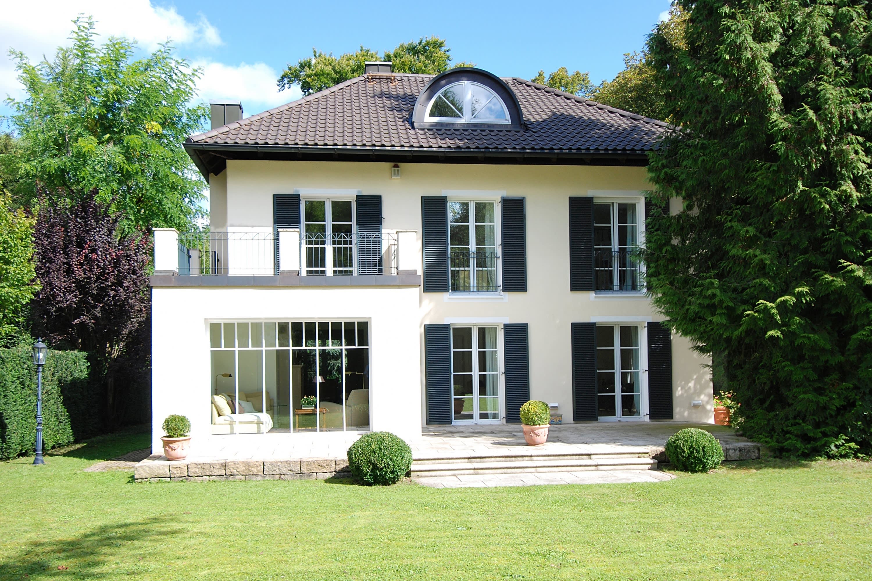 Exzellent und vorbildlich sanierte 30er-Jahre Villa mit äußerst