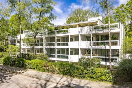 Exzellente Lage, stilvolle Nachbarschaft: großzügige 3-Zimmer-Wohnung mit Loggia
