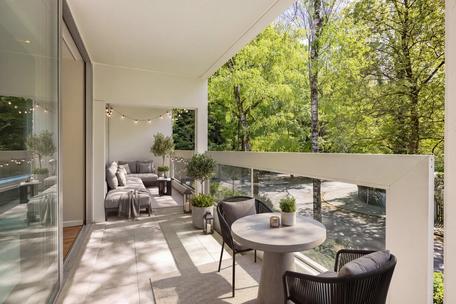 Exzellente und ruhige Lage, stilvolle Nachbarschaft: Großzügige 3-Zimmer-Wohnung mit Loggia