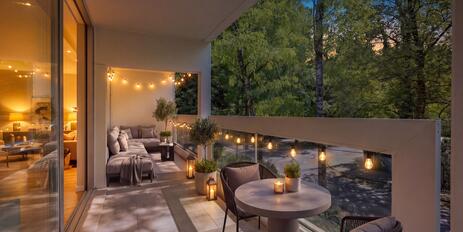Excellent, quiet location; stylish neighborhood: Spacious 3-room apartment with a loggia