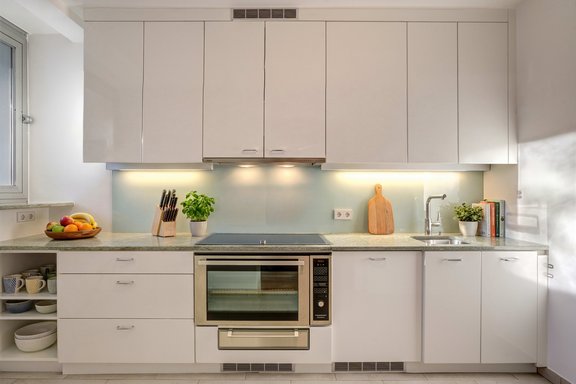 Granite surfaces and brand-name appliances