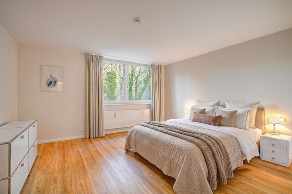 Quiet, bright bedroom