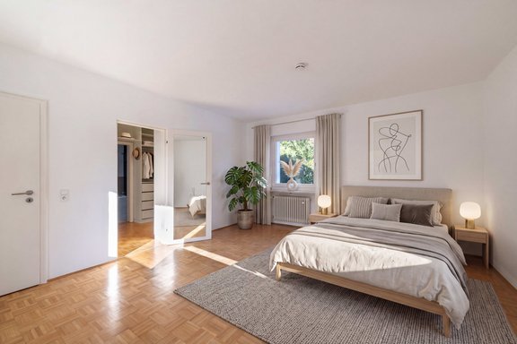 Lichtes Masterschlafzimmer (virtuell möbliert)